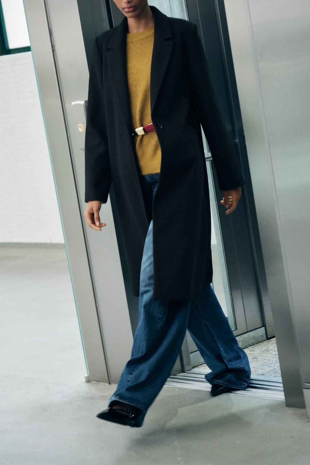 

Мягкое пальто на пуговицах ZARA, черный