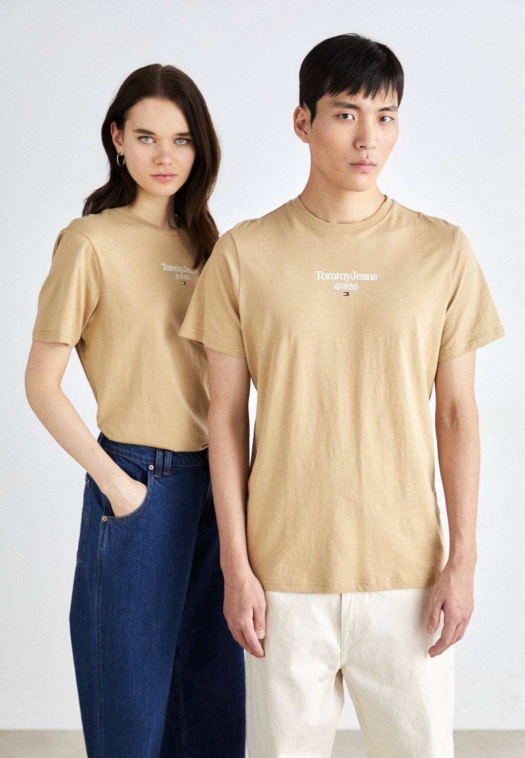 

Базовая футболка UNISEX Tommy Jeans, бежевый