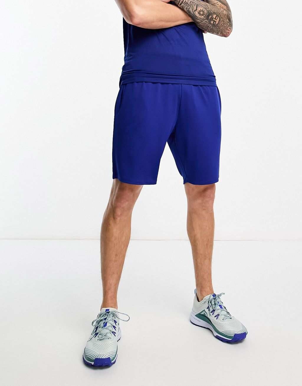 

Синие шорты для тренировок Threadbare Fitness