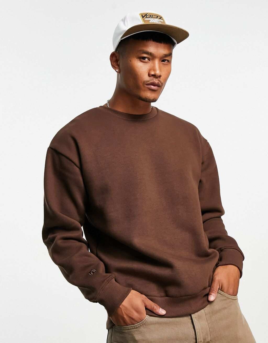 

Коричневый свитшот Bershka
