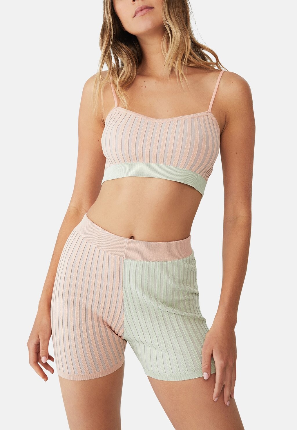 

Шорты Cotton On