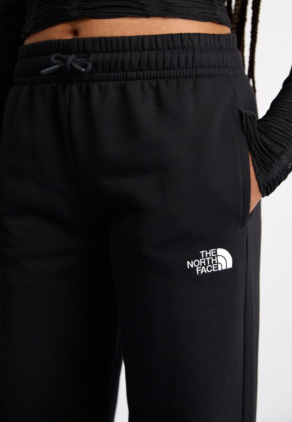 

Спортивные штаны ESSENTIAL JOGGER The North Face, черный