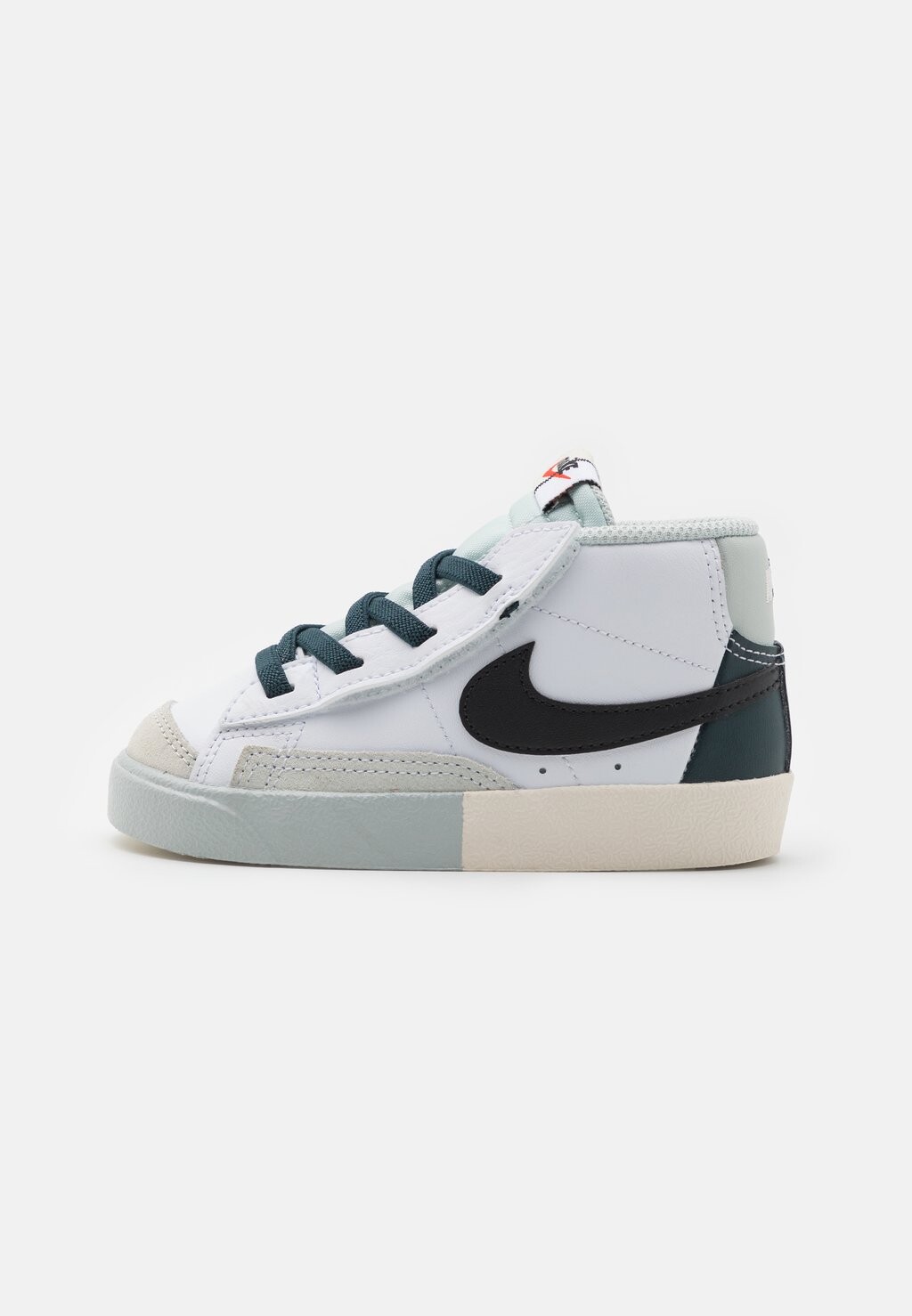 

Высокие кеды Blazer Mid 77 Se Unisex Nike, цвет white/black/deep jungle/light silver/sail