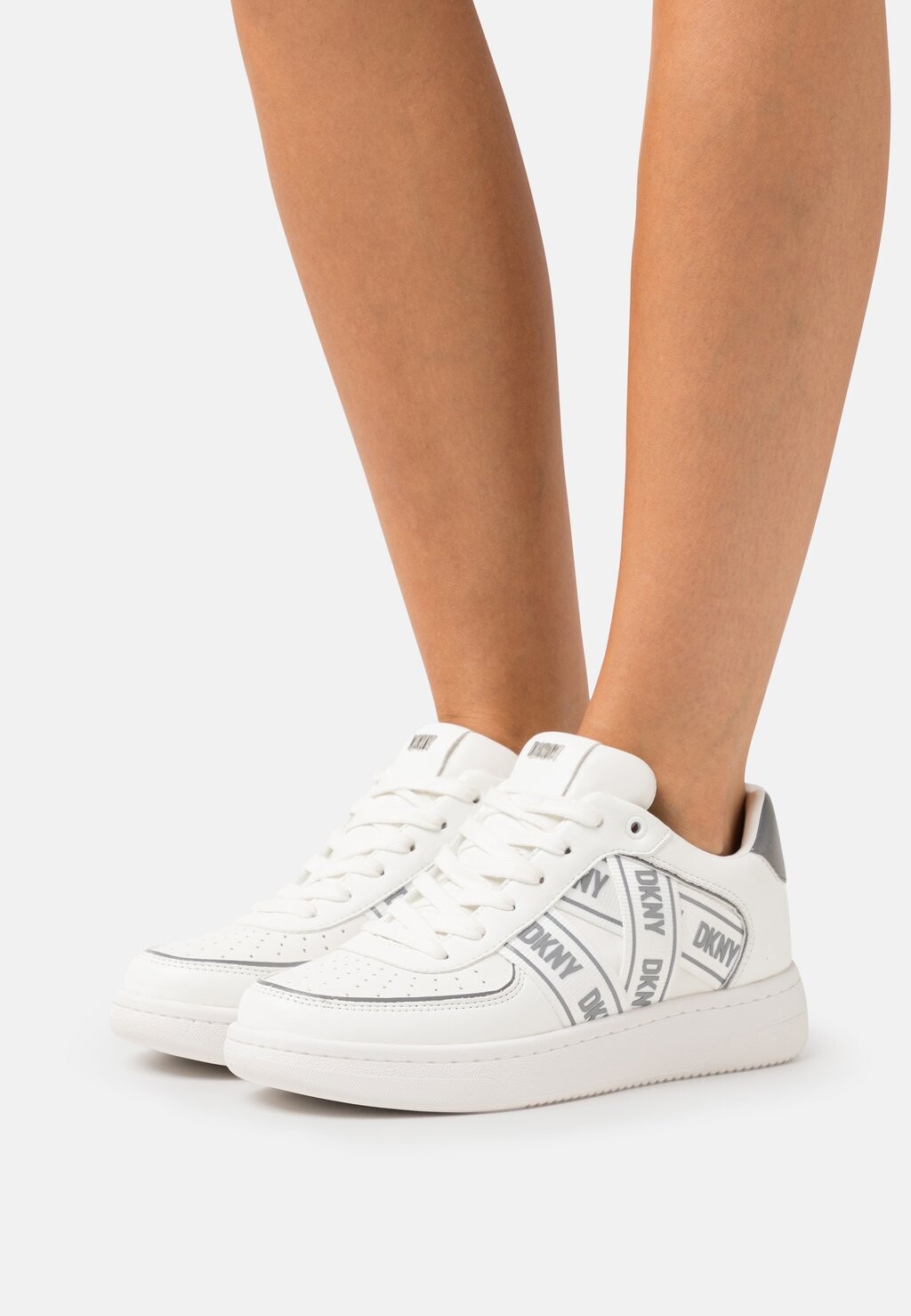 

Кроссовки DKNY