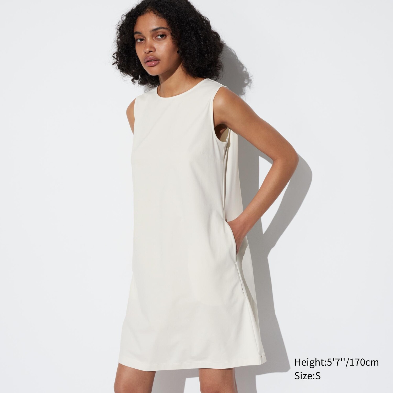 

Ультраэластичное мини-платье airism без рукавов UNIQLO, слоновая кость