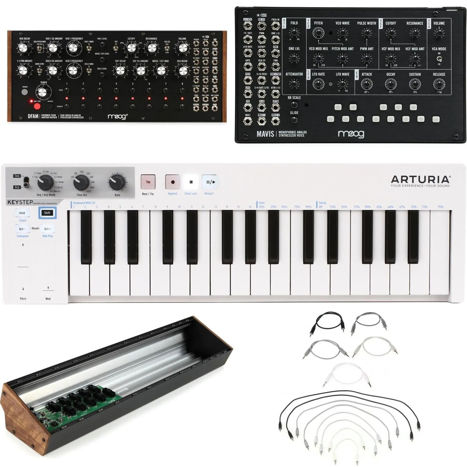 

Полумодульные аналоговые синтезаторы Moog Mavis и DFAM Percussion с комплектом клавишных инструментов
