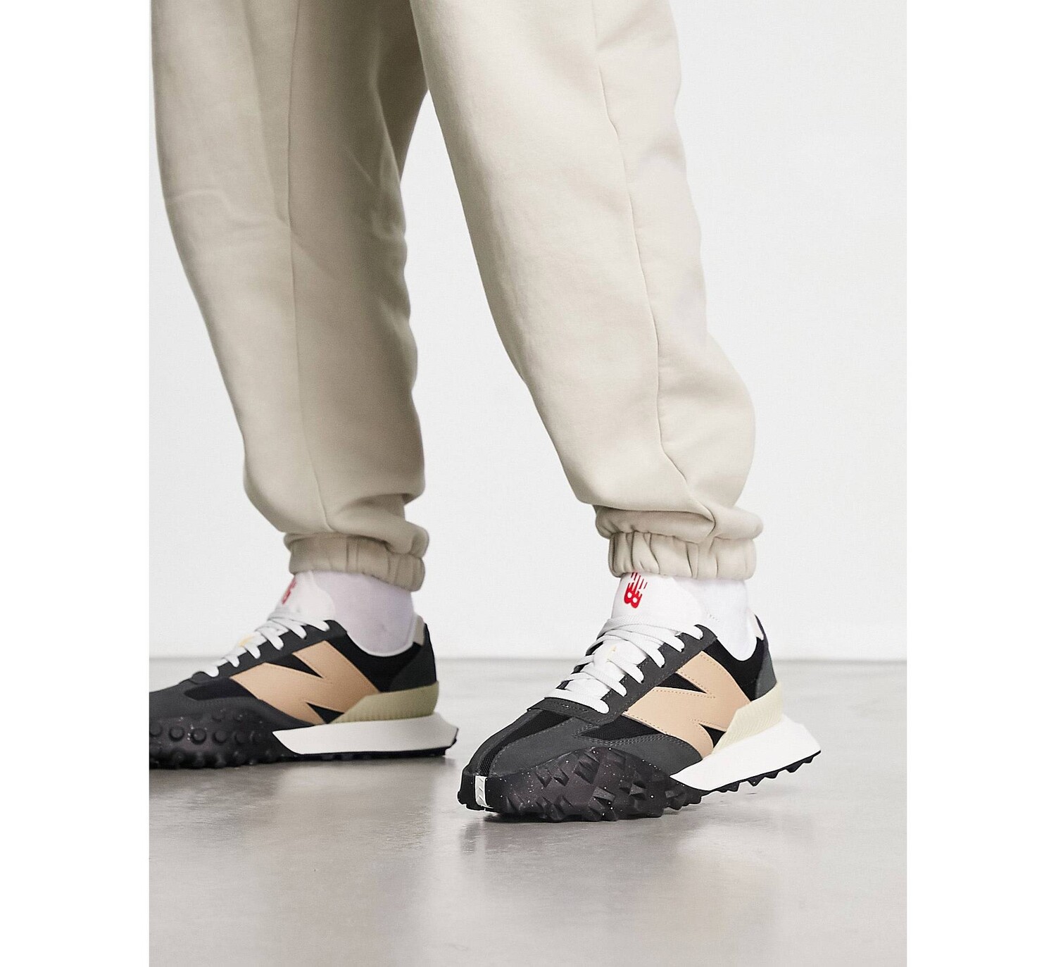 

Черно-коричневые кроссовки New Balance XC72