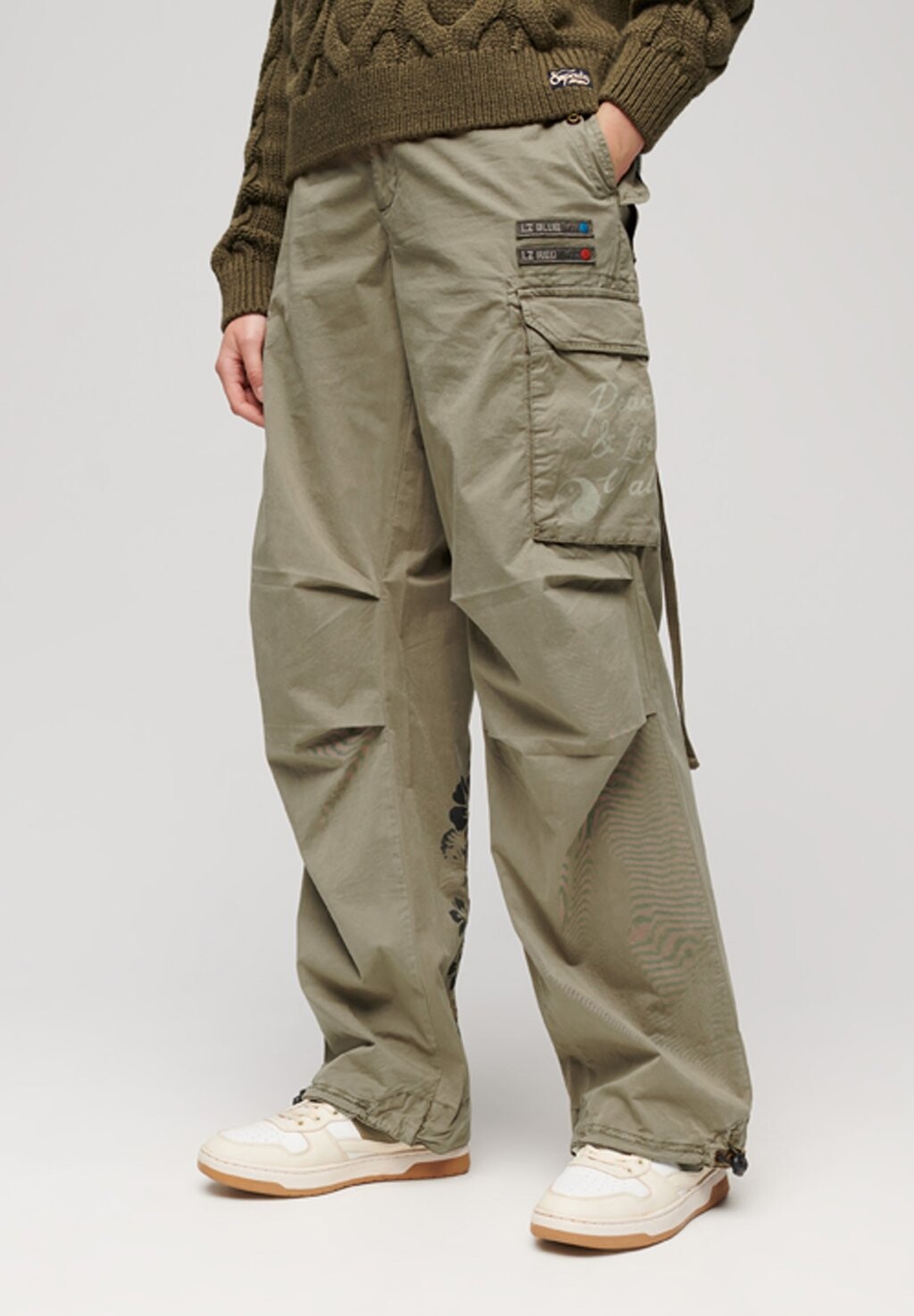 

Брюки карго BOYFRIEND Superdry, зеленый