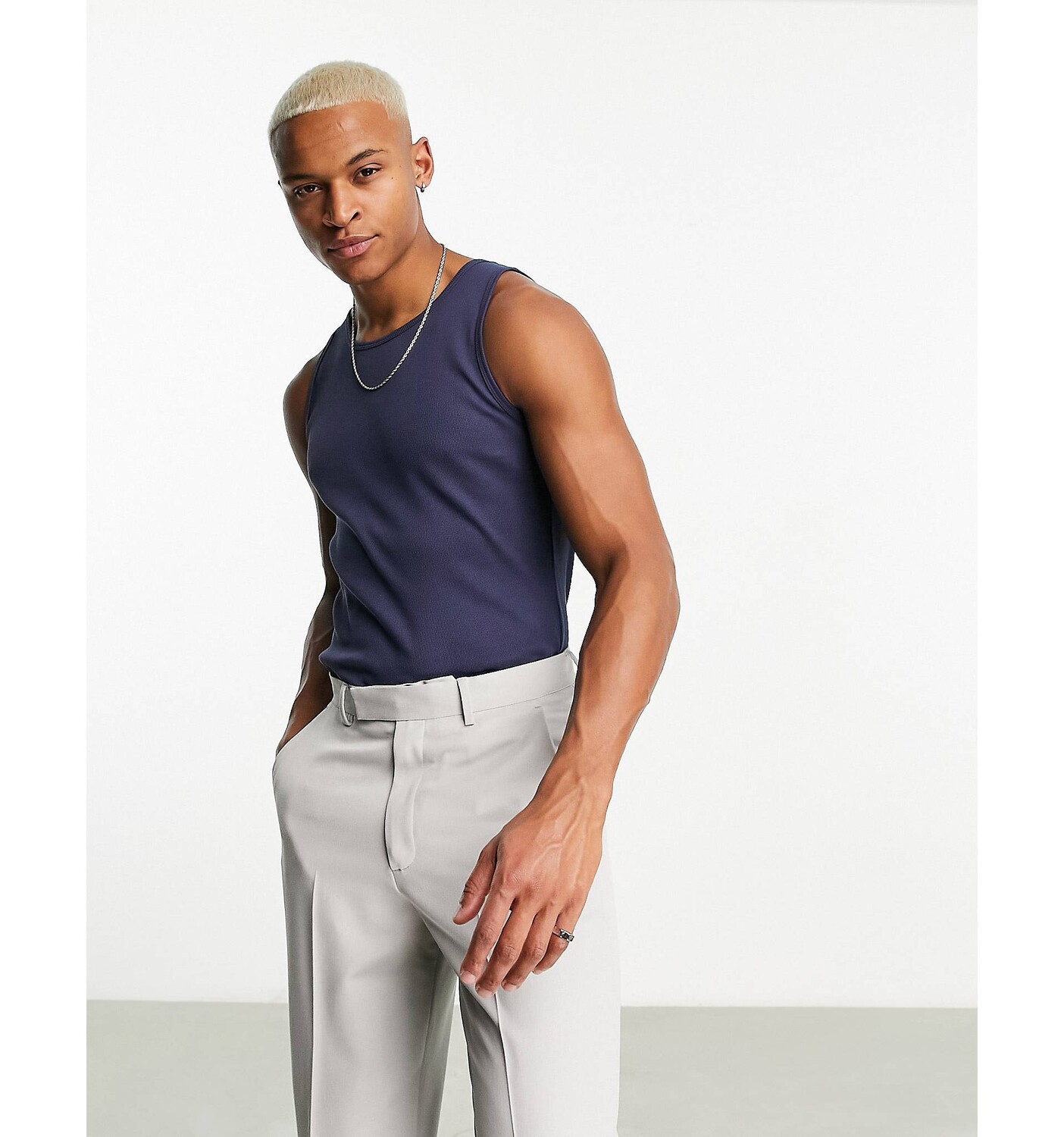 

Темно-синий жилет в рубчик ASOS DESIGN