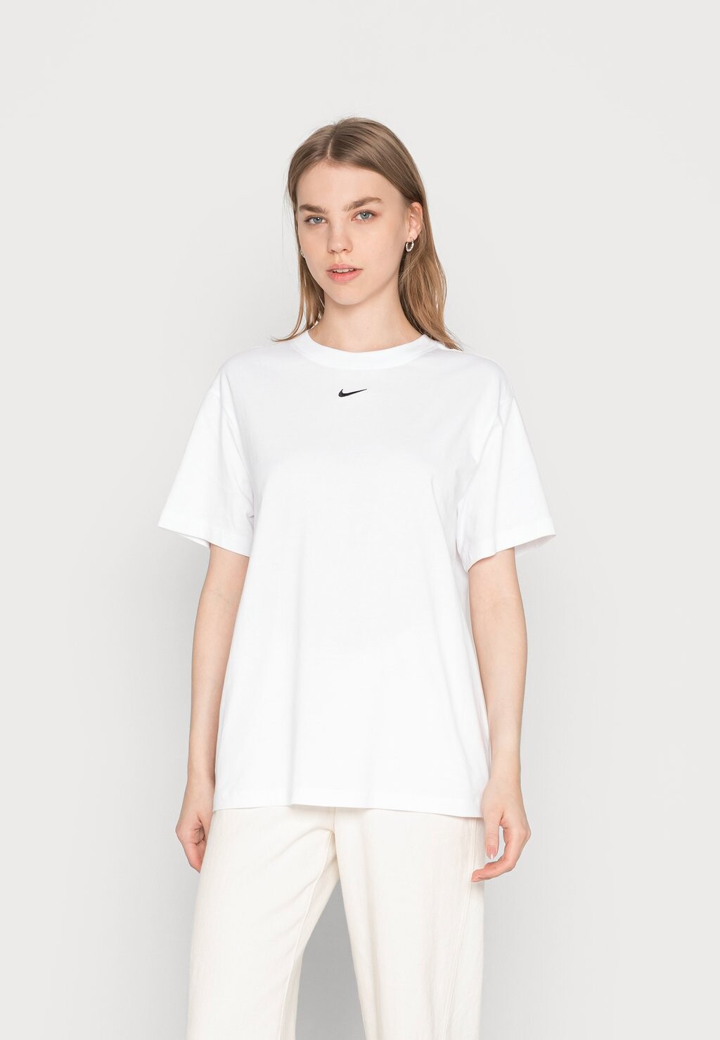 

Базовая футболка Nike, Коричневый