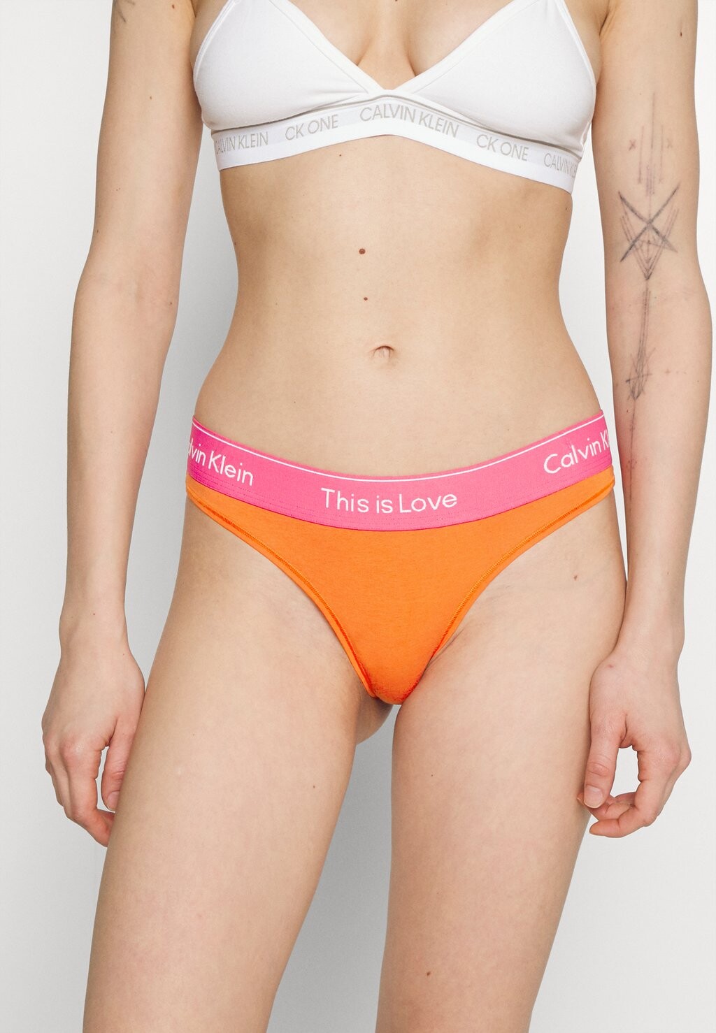 

Стринги Calvin Klein Underwear