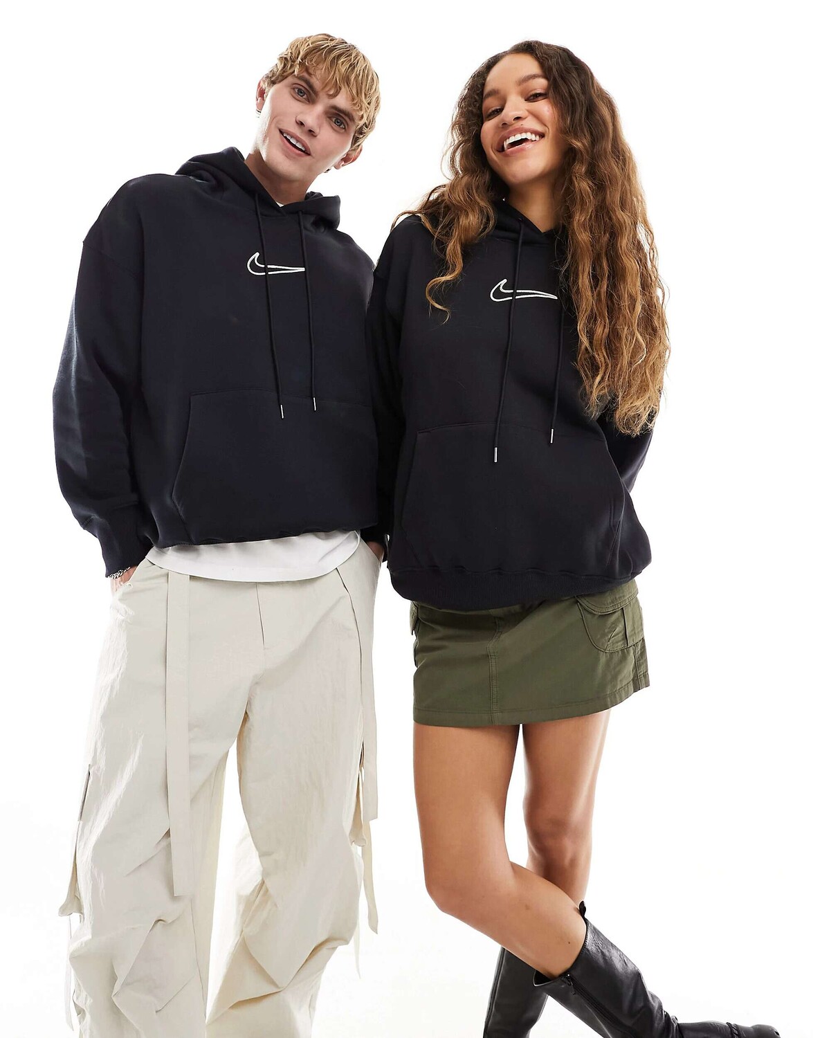 

Черная худи унисекс Nike Midi Swoosh