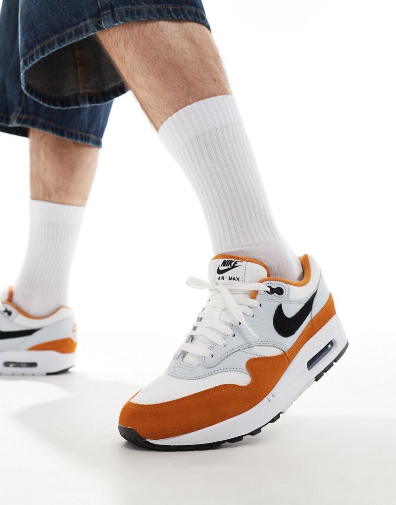 

Кроссовки Nike Air Max 1 белого, серого и оранжевого цвета