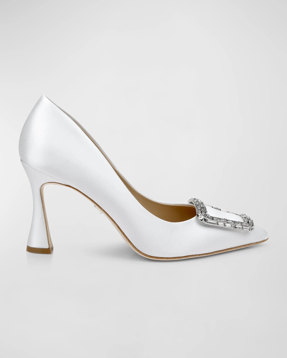 

Шелковые туфли Aubree с пряжкой Badgley Mischka, цвет Soft White