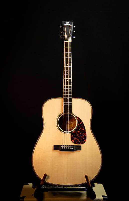 

Акустическая гитара Larrivée D-50 JCL Special Ltd Edition Moon Spruce & Mahogany