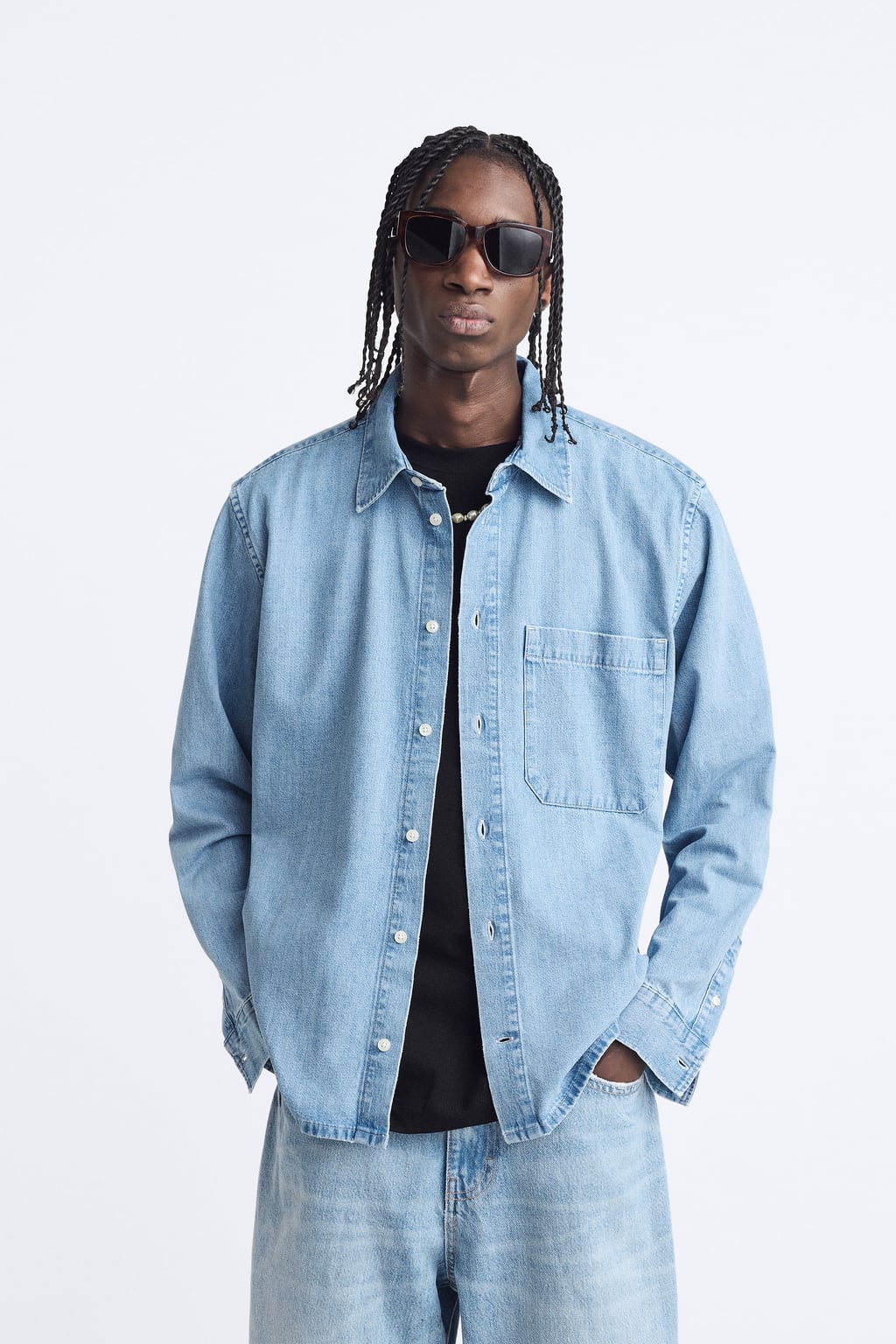 

Джинсовая рубашка с карманом ZARA, синий