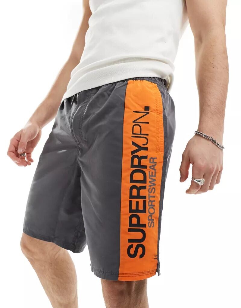 

Темно-серые шорты с логотипом Superdry Sportswear, внутренний шов 19 дюймов