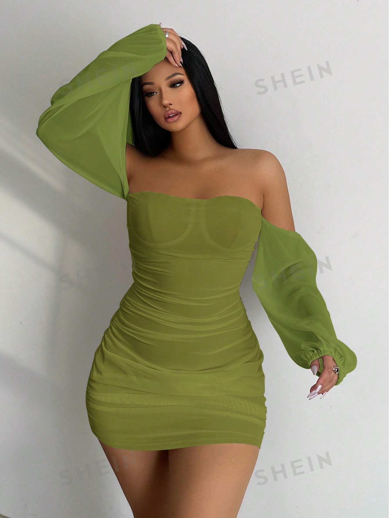 цена SHEIN SXY Однотонное плиссированное платье узкого кроя на одно плечо, зеленый