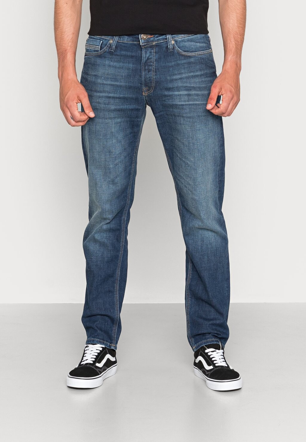 

Джинсы прямого кроя Jack & Jones