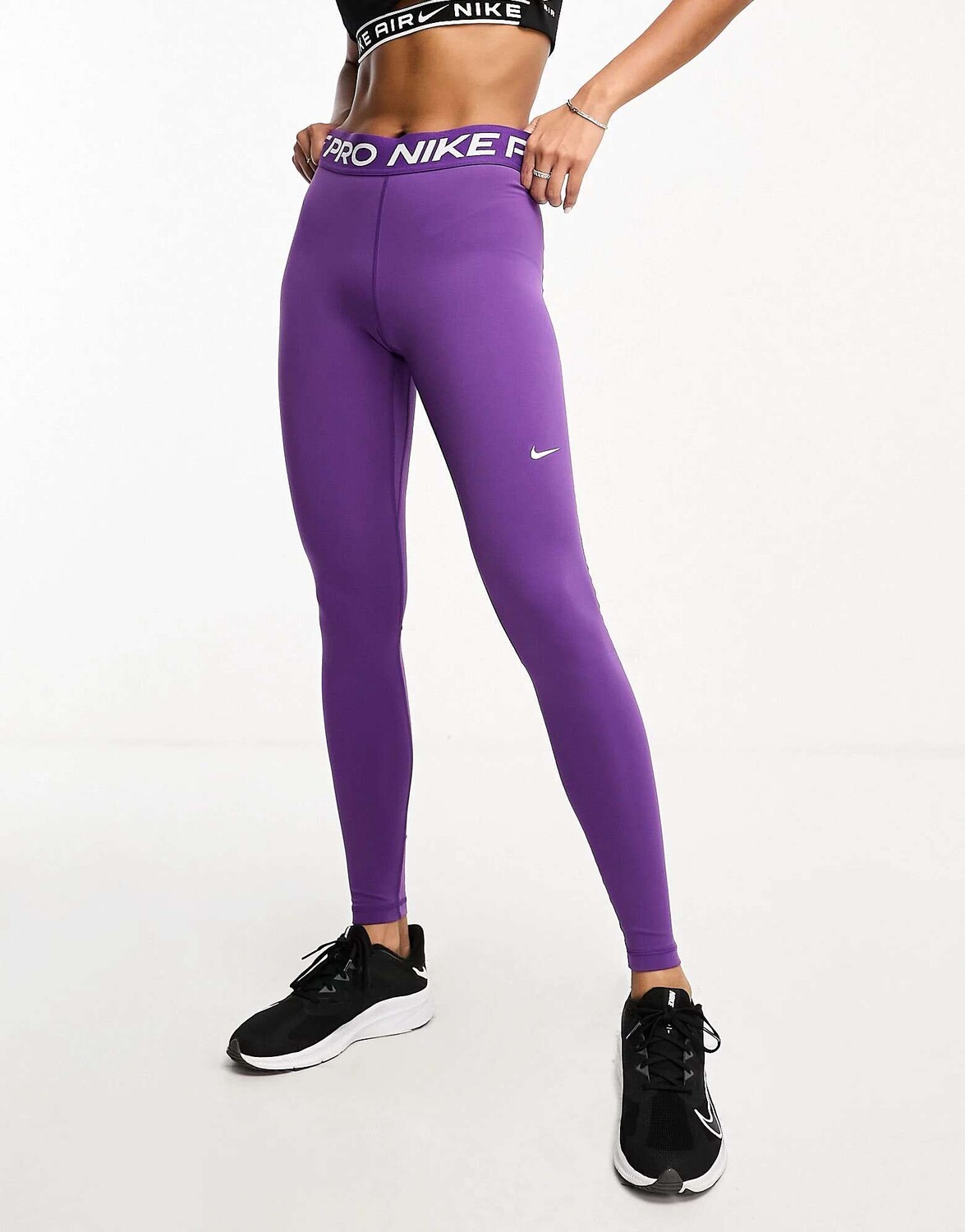 

Фиолетовые леггинсы Nike Pro Training 365 Nike