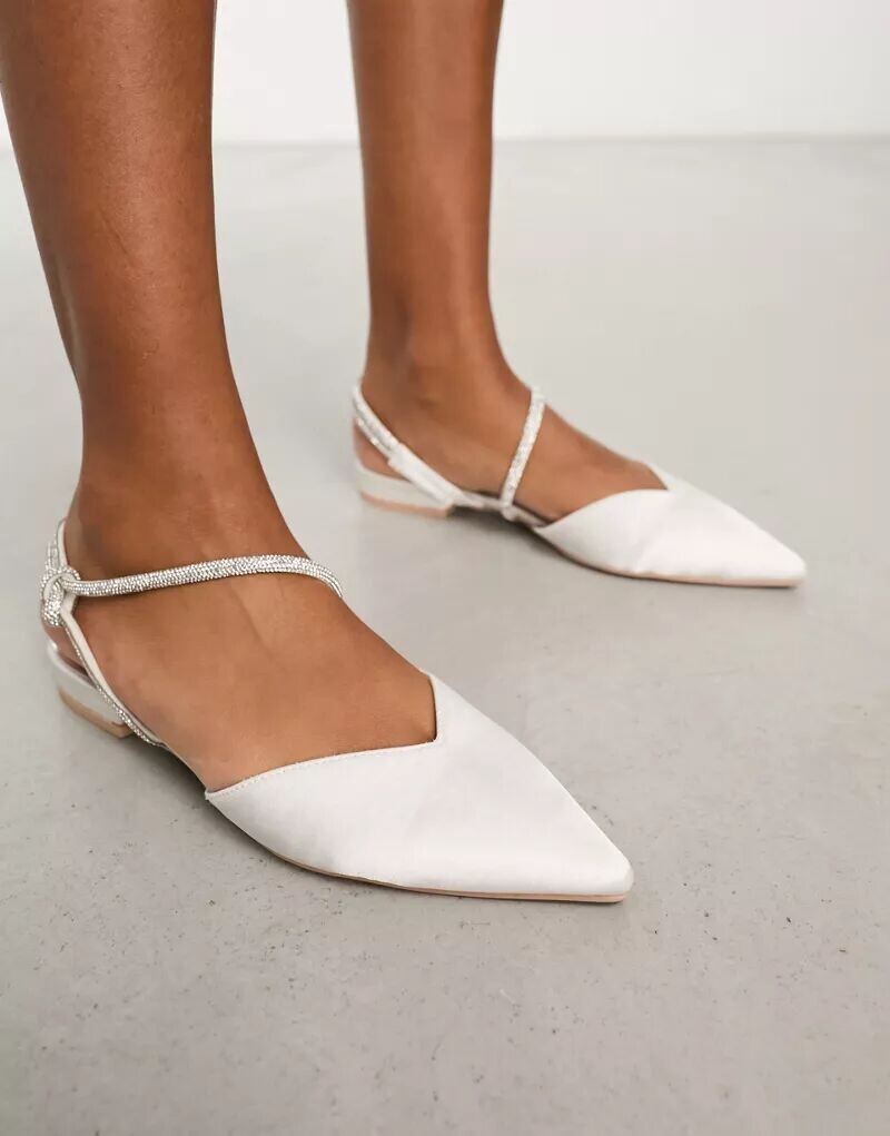 

Белые туфли на плоской подошве с декором Be Mine Bridal Keena