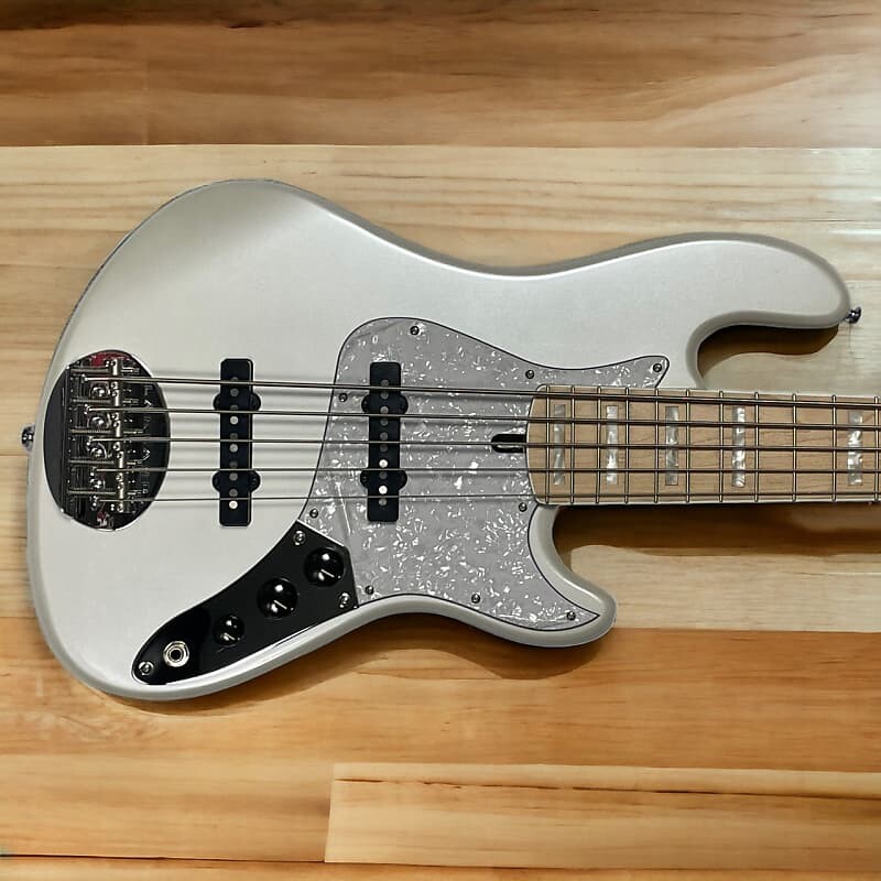 

Басс гитара Lakland Skyline Darryl Jones 5, White Pearl w/ Maple