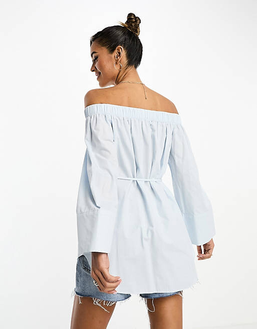 

Синий топ с открытыми плечами и завязкой спереди River Island