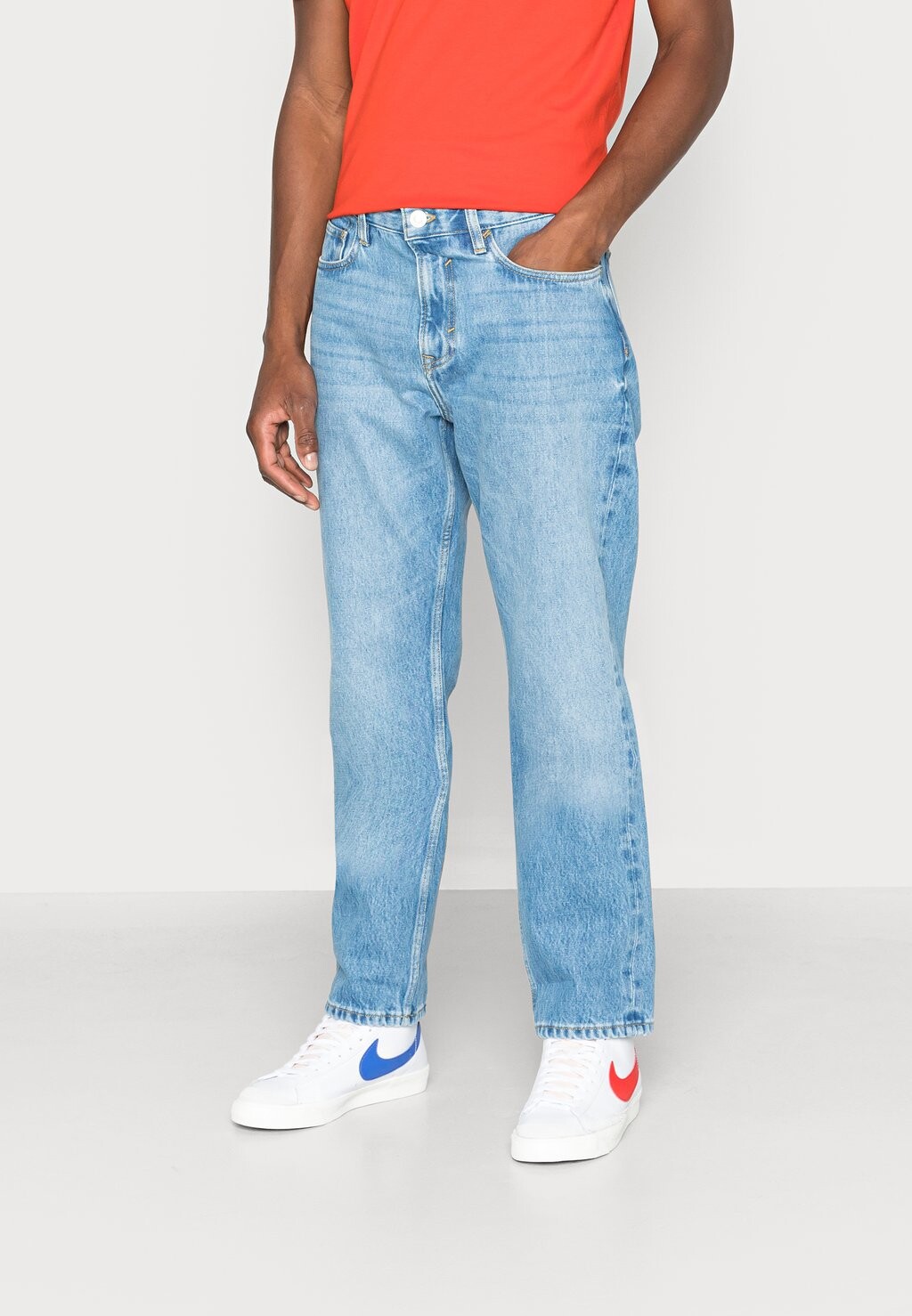 

Джинсы прямого кроя Esprit