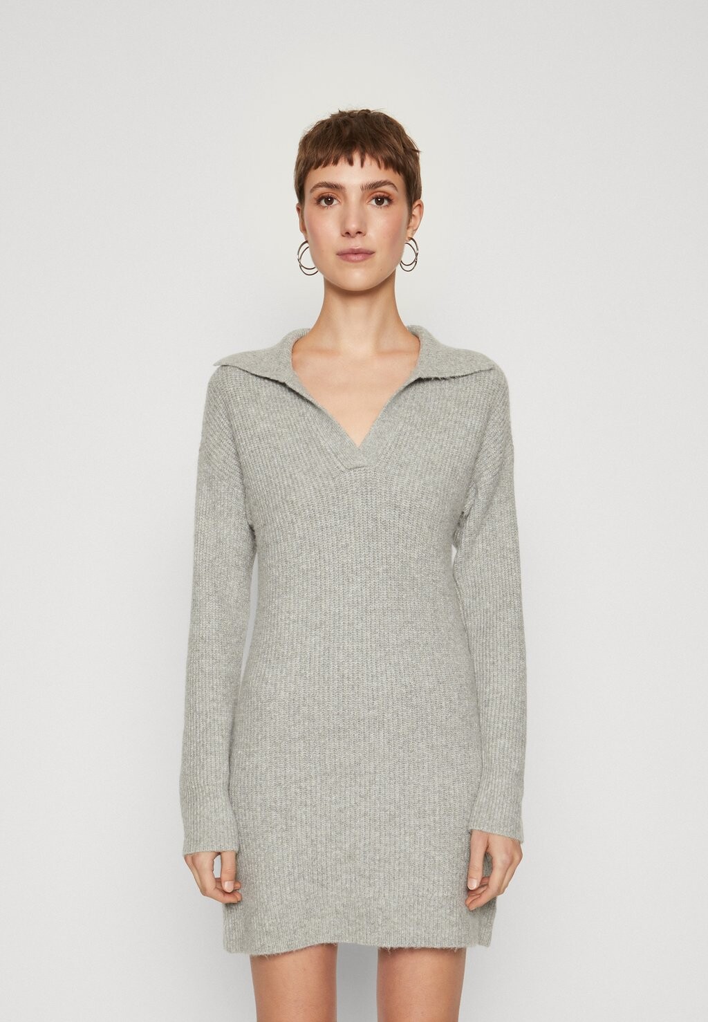 

Платье Hollister Co. РАССЛАБЛЕННОЕ ПЛАТЬЕ-СВИТЕР, HEATHER GREY