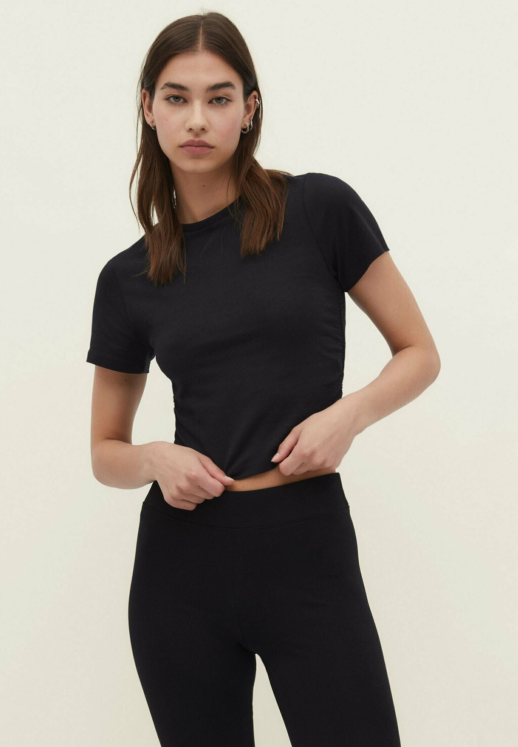 

Базовая футболка Stradivarius, черный