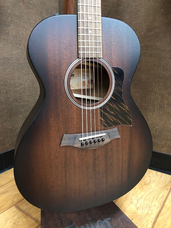 

Акустическая гитара Taylor AD22e 2023 - Solid Neo-Tropical Mahogany Top