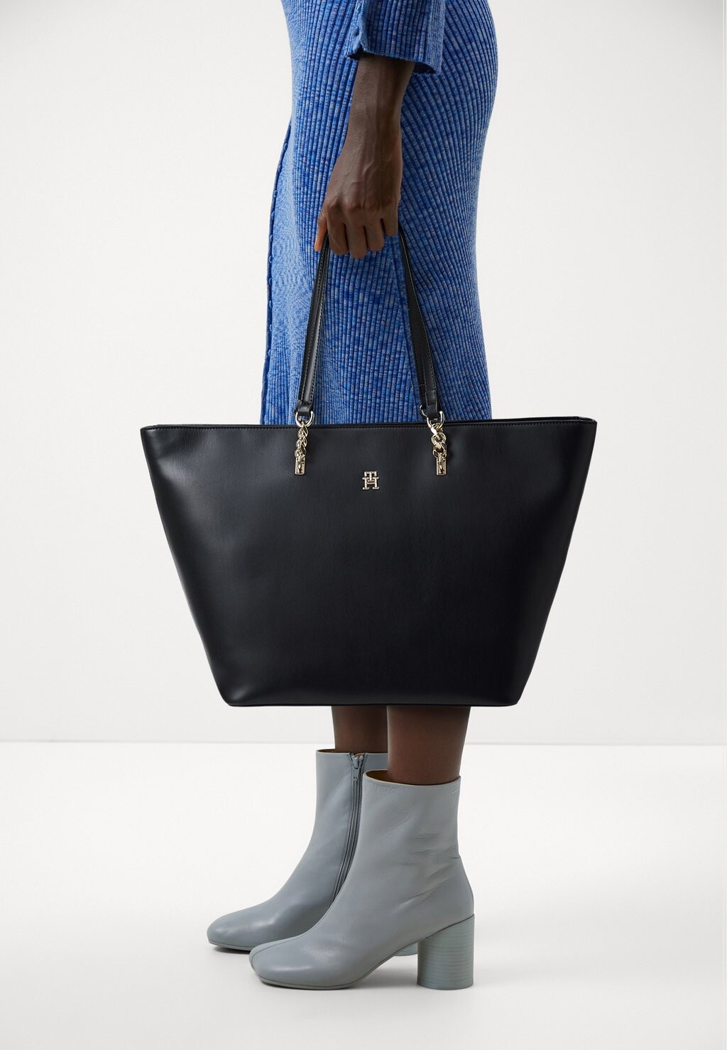 

Сумка REFINED TOTE Tommy Hilfiger, цвет black