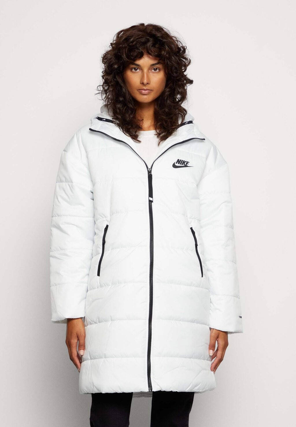 

Зимнее пальто Nike