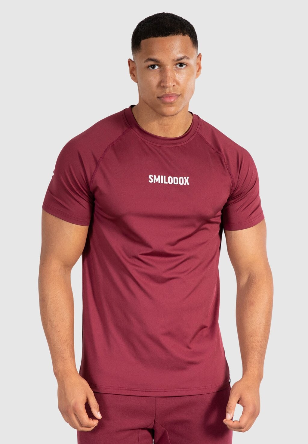 

Спортивная футболка Maison Smilodox, цвет bordeaux