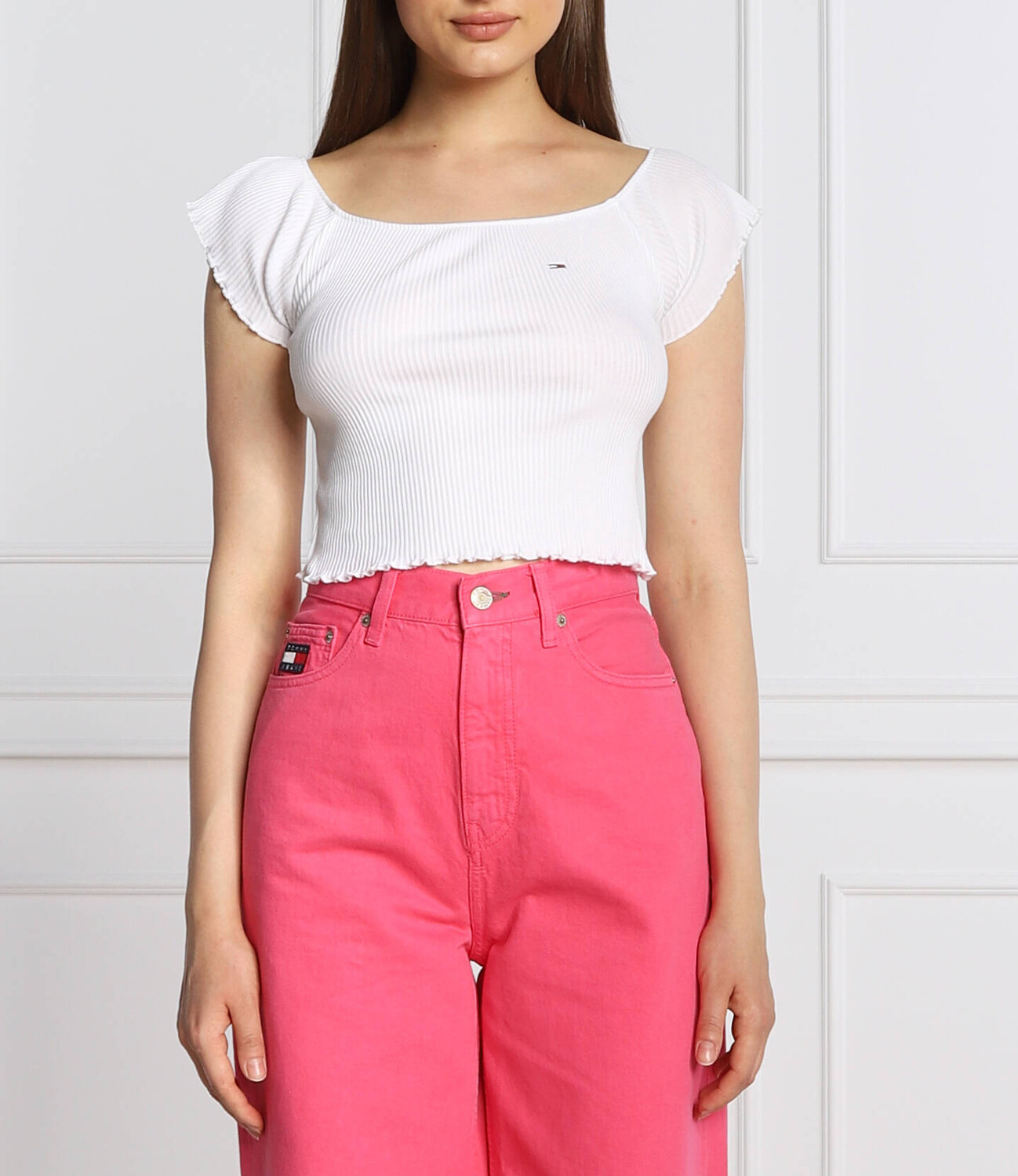 

Футболка Tommy Jeans cropped fit, белый