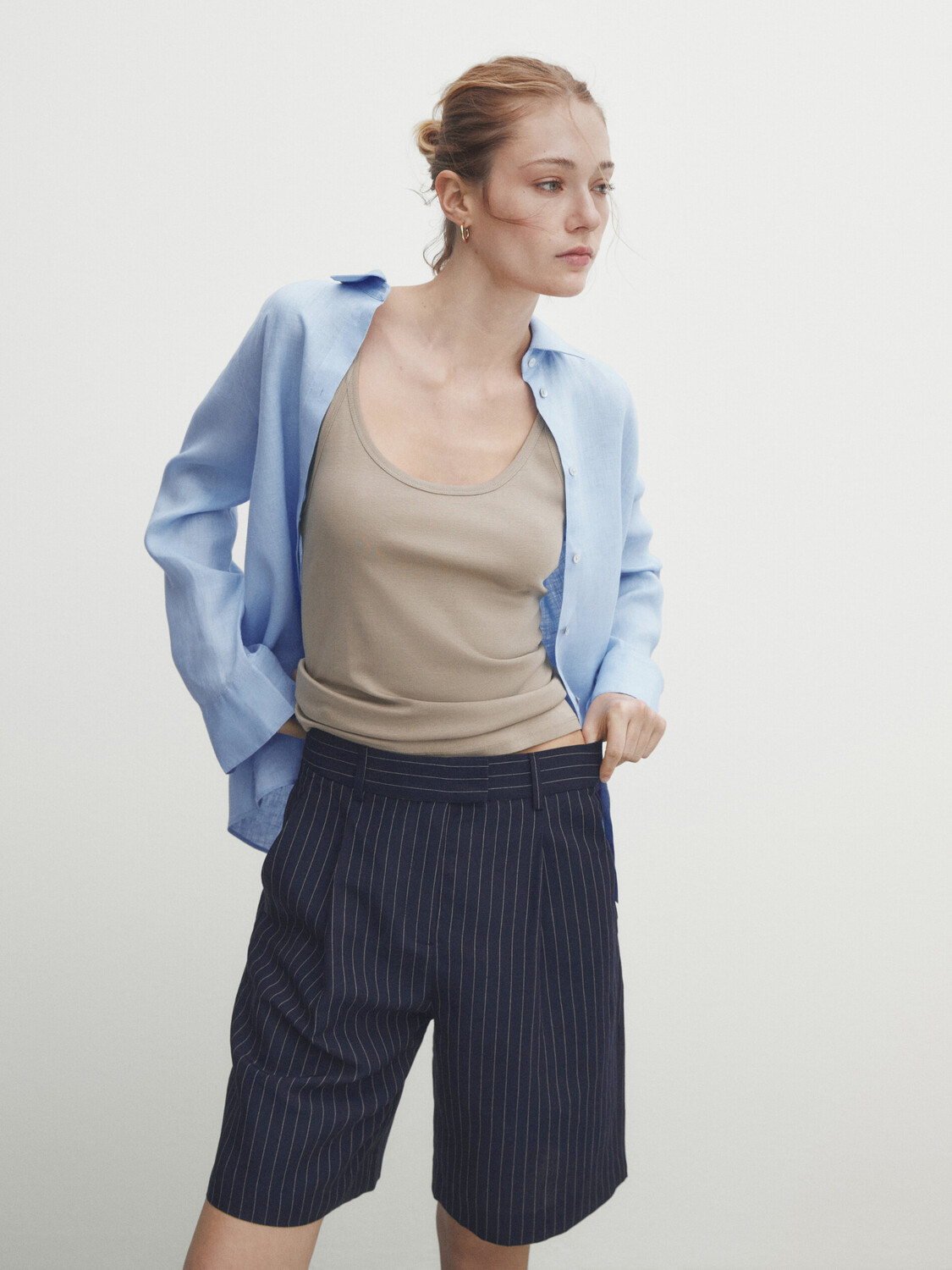 

Шорты-бермуды в тонную полоску с вытонами Massimo Dutti, темно-синий