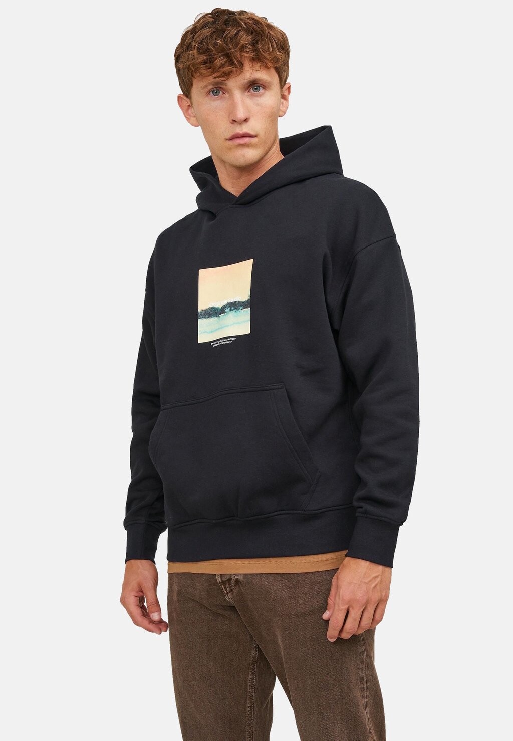 

Толстовка MIT KÄNGURUTASCHE UND PRINT Jack & Jones, цвет schwarz