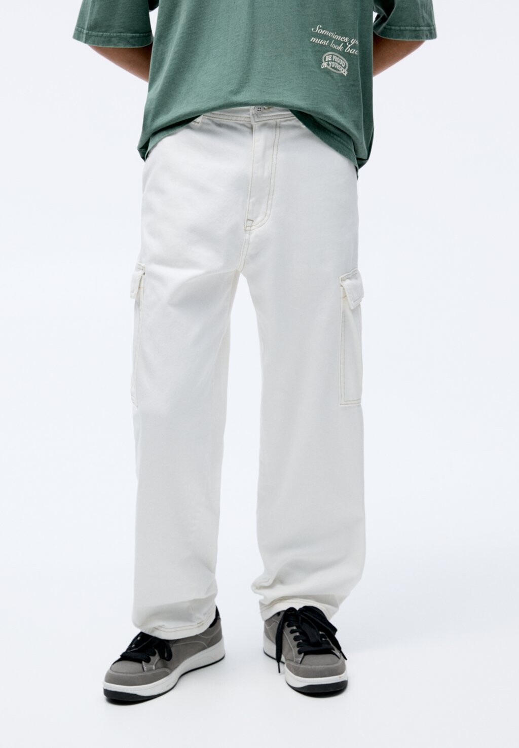 

Брюки-карго Contrast Seam PULL&BEAR, белый