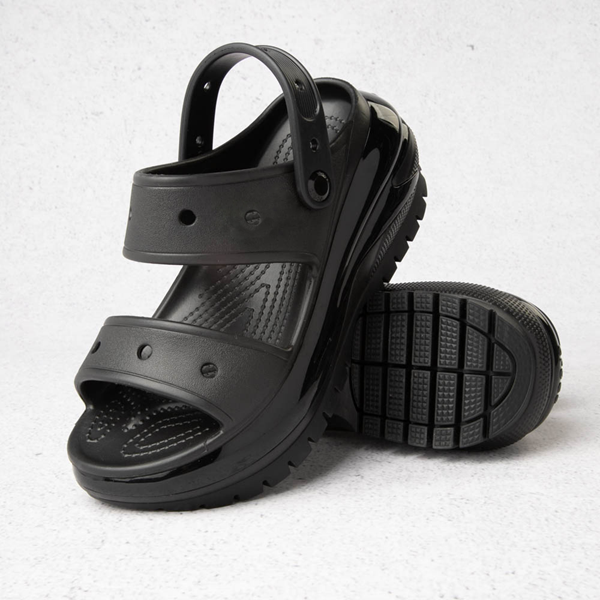 цена Женские сандалии Crocs Mega Crush, черный