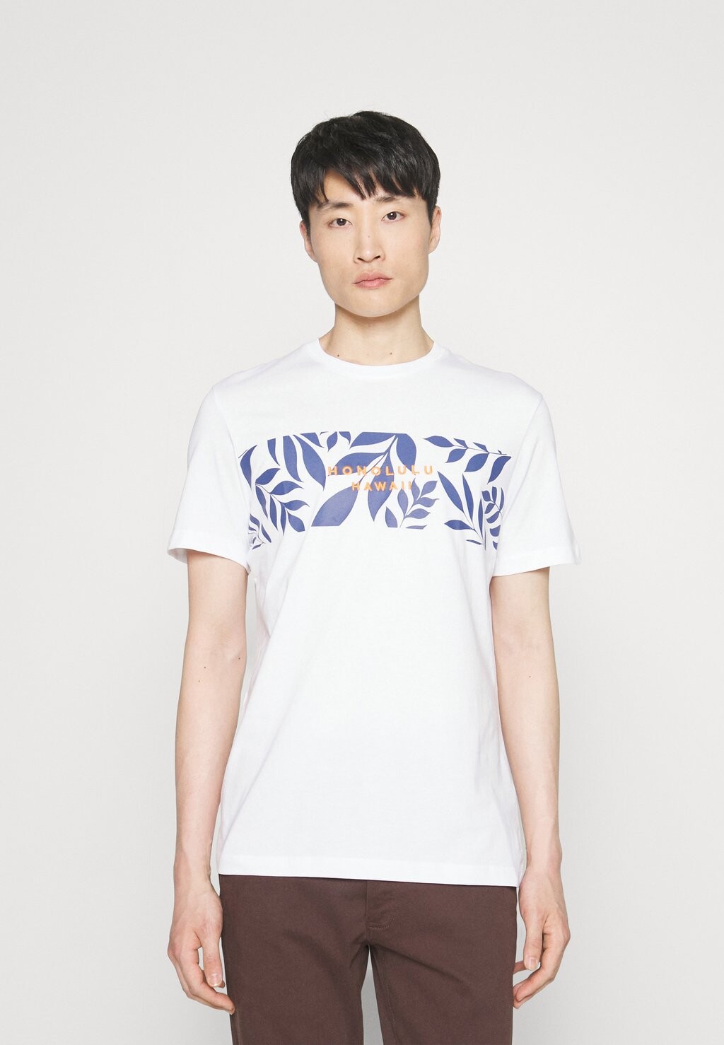 

Футболка с принтом LEAF CHEST PRINT TEE Pier One, белый