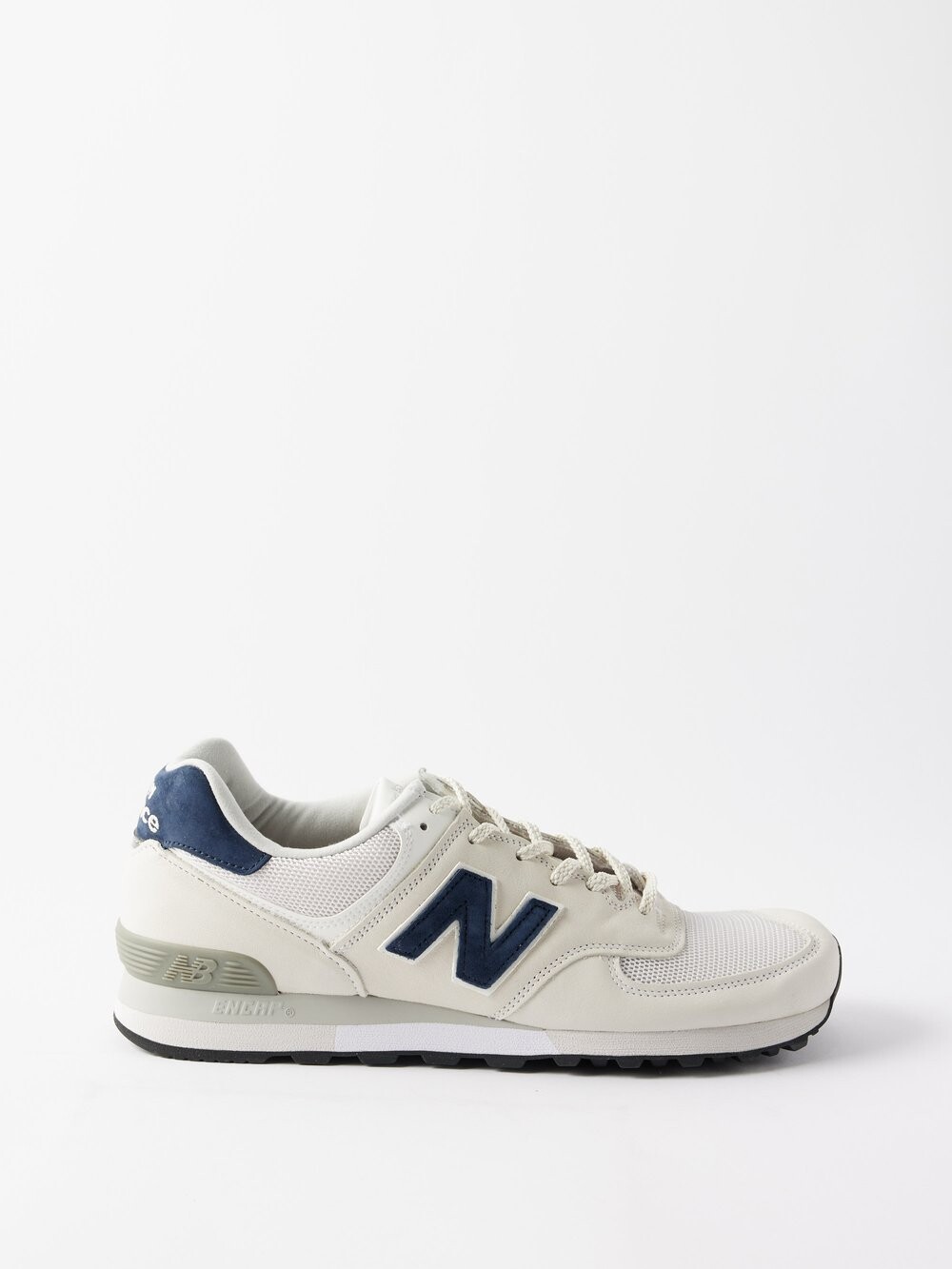 

Кроссовки made in uk 576 из замши и сетки. New Balance, белый