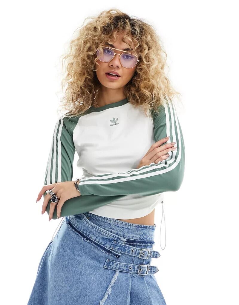 

Белая и хаки приталенная рубашка с длинными рукавами adidas Originals, Серый