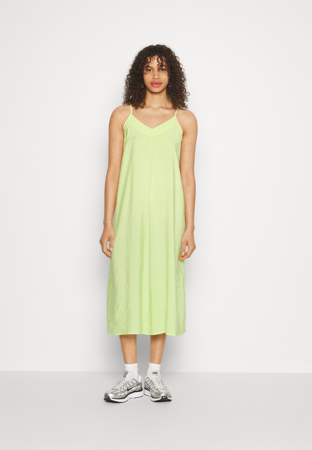 Летнее платье ярко-зеленого цвета Vero Moda, зеленый цена и фото