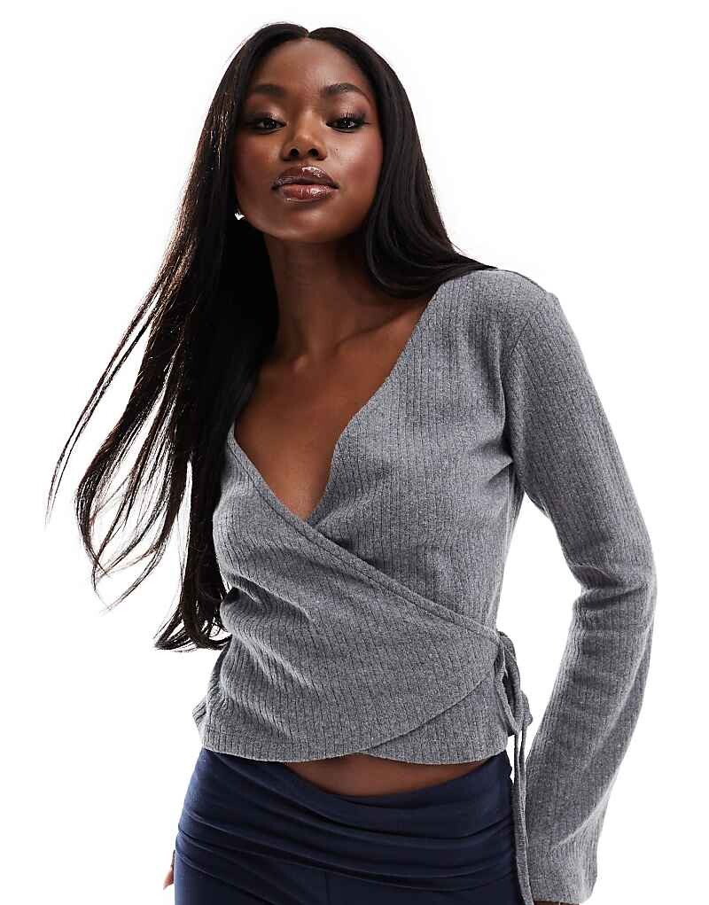 

Светло-серый кардиган с начесом и запахом ASOS DESIGN