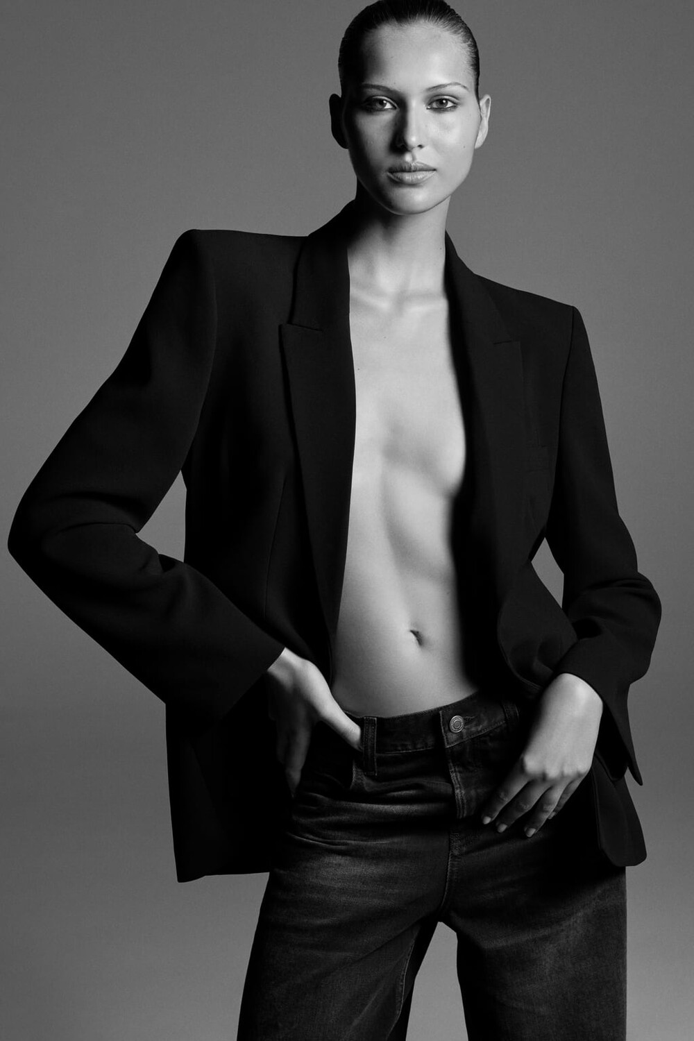 

Приталенный пиджак с мягкими плечами Zw Collection ZARA, черный