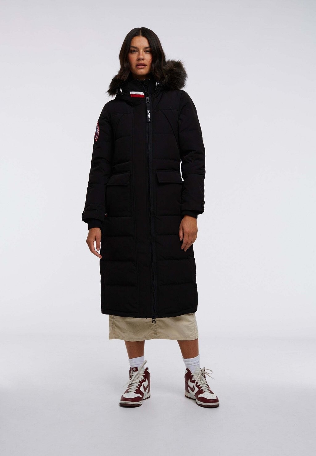 

Пуховик MOUNTAIN JACK1T, цвет black dark bear