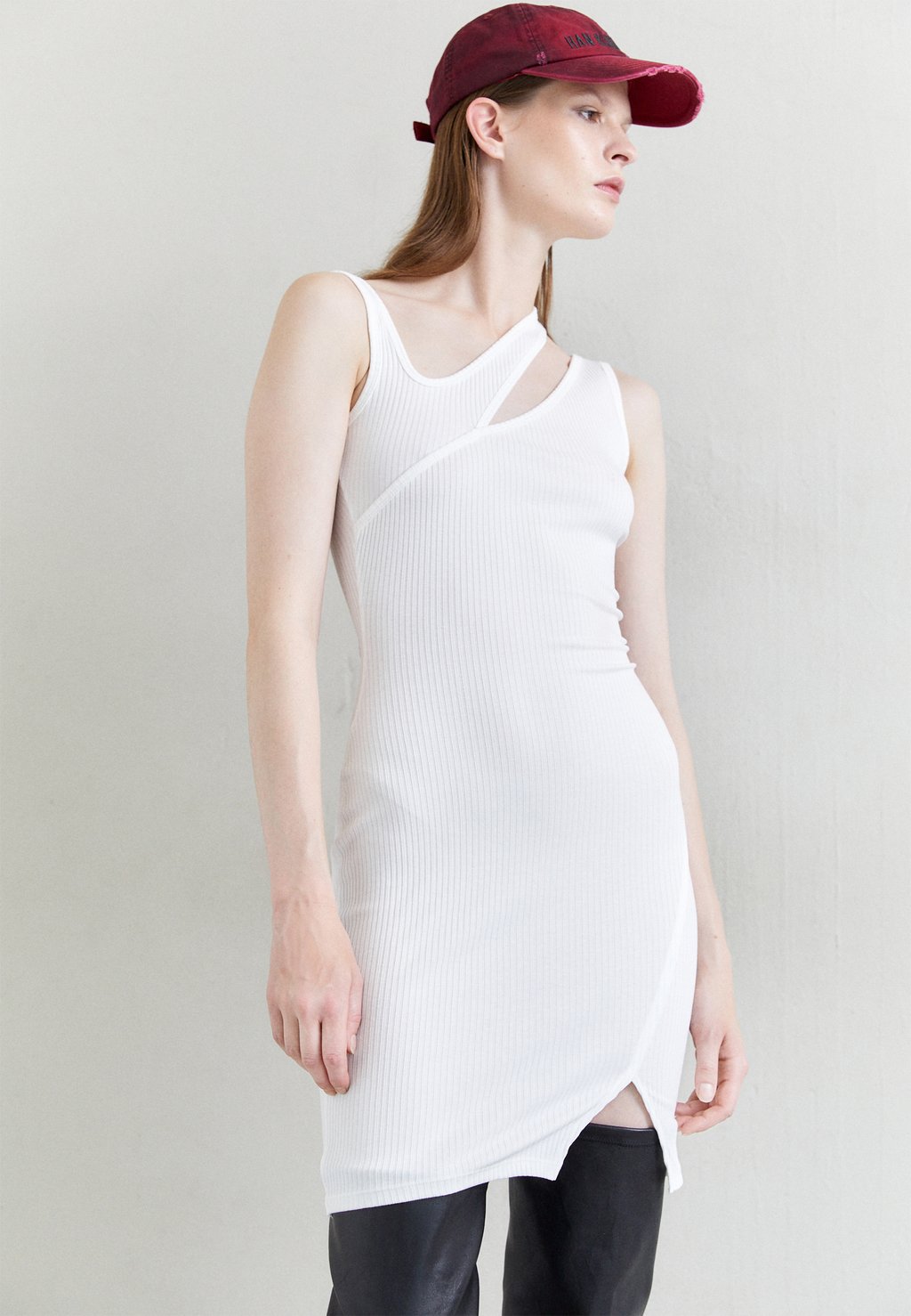 Платье-футляр Cut Out Mini Dress Han Kjøbenhavn, белый