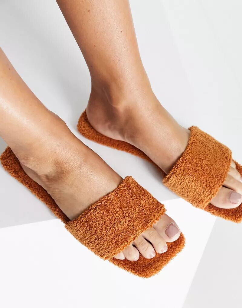 

Коричневые махровые сандалии на плоской подошве Simmi London SIMMI Shoes