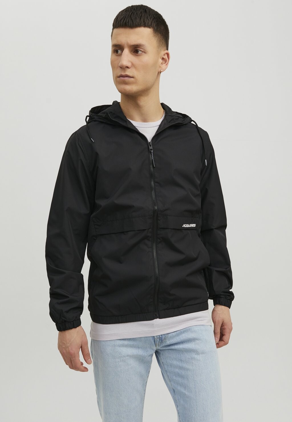 

Спортивная куртка Jack & Jones, черная
