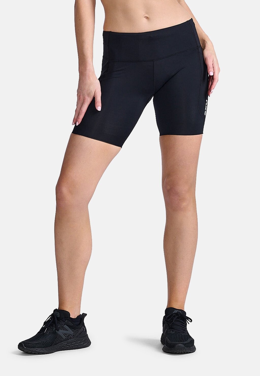 

Спортивные шорты AERO MID RISE COMP 2XU, черный